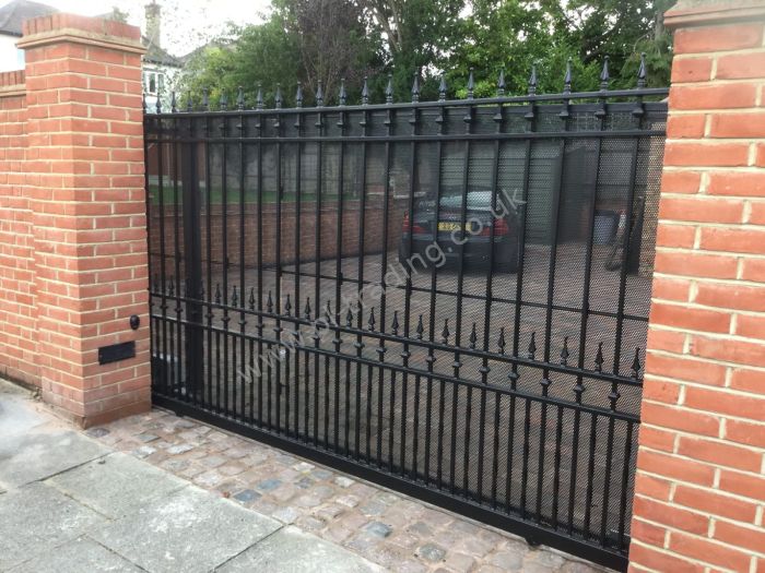 Automatic Gates — bespoke steel metalwork by PL Trading, London