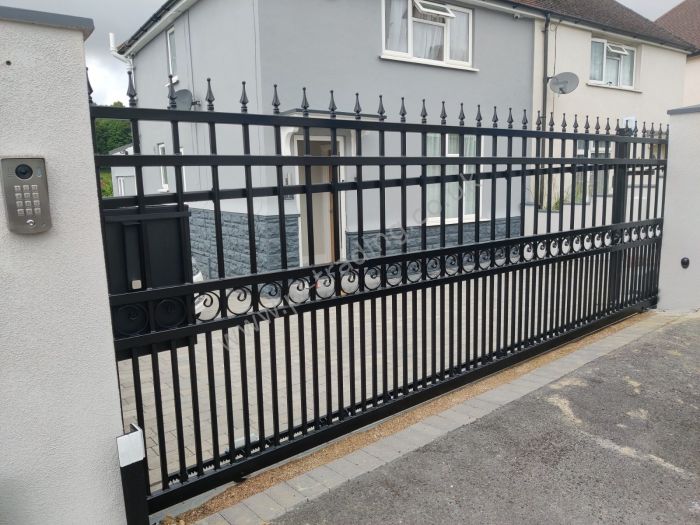 Automatic Gates — bespoke steel metalwork by PL Trading, London