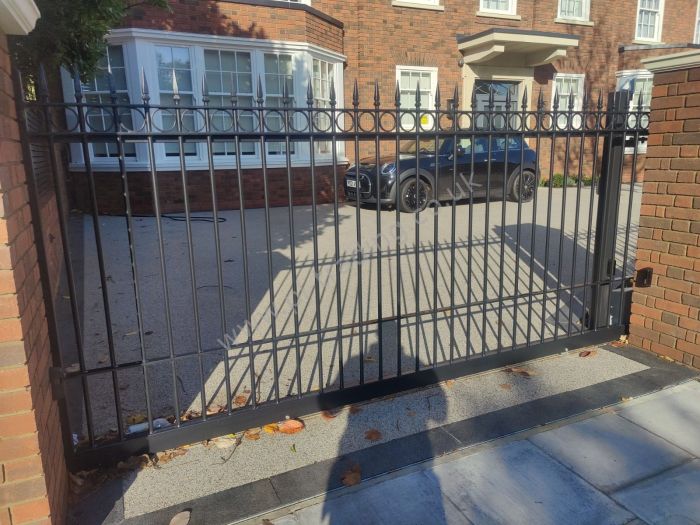 Automatic Gates — bespoke steel metalwork by PL Trading, London