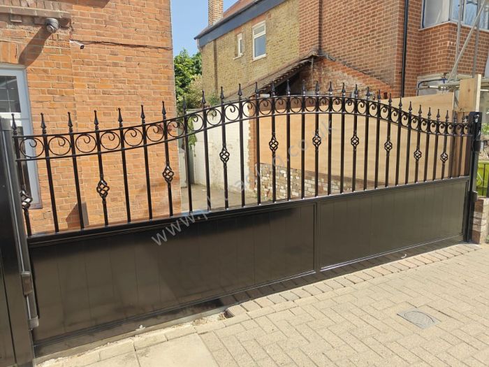 Automatic Gates — bespoke steel metalwork by PL Trading, London
