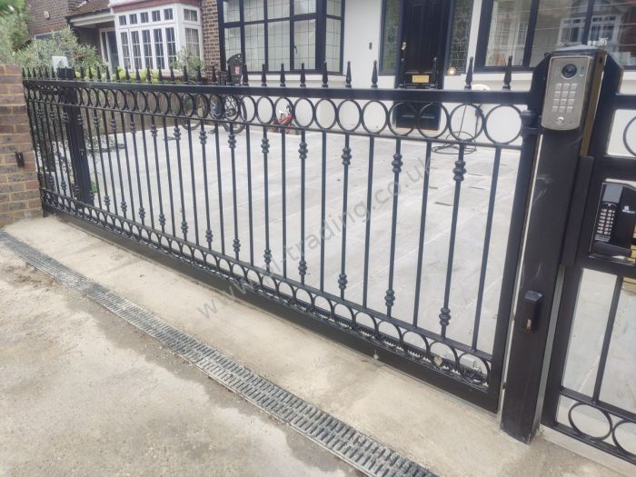 Automatic Gates — bespoke steel metalwork by PL Trading, London