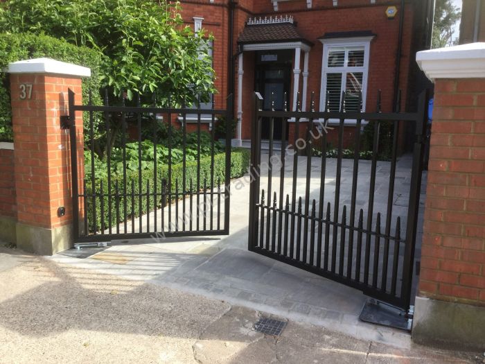 Automatic Gates — bespoke steel metalwork by PL Trading, London