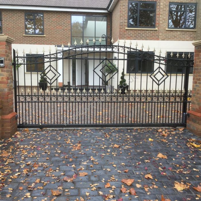 Automatic Gates — bespoke steel metalwork by PL Trading, London