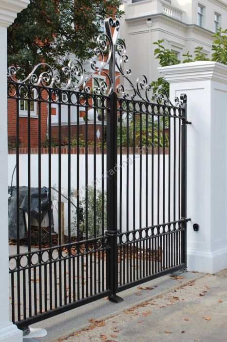 Automatic Gates — bespoke steel metalwork by PL Trading, London