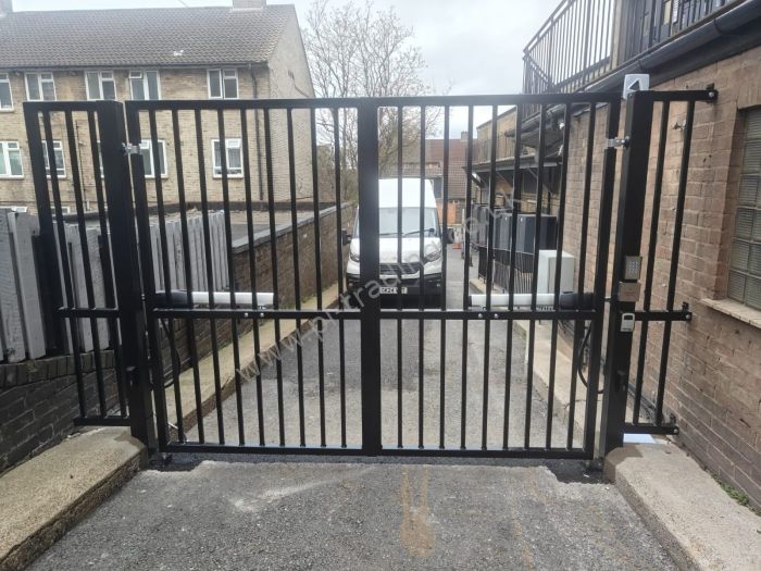 Automatic Gates — bespoke steel metalwork by PL Trading, London