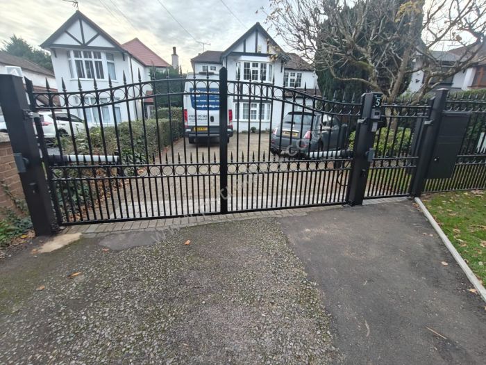 Automatic Gates — bespoke steel metalwork by PL Trading, London