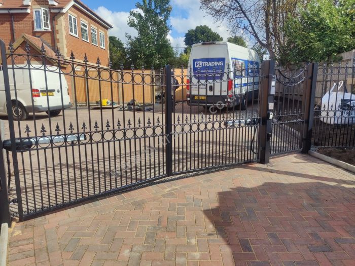 Automatic Gates — bespoke steel metalwork by PL Trading, London