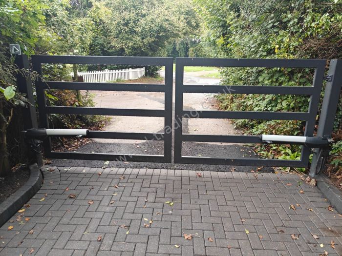 Automatic Gates — bespoke steel metalwork by PL Trading, London