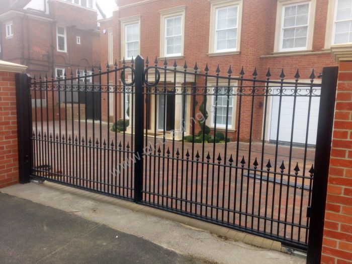 Automatic Gates — bespoke steel metalwork by PL Trading, London