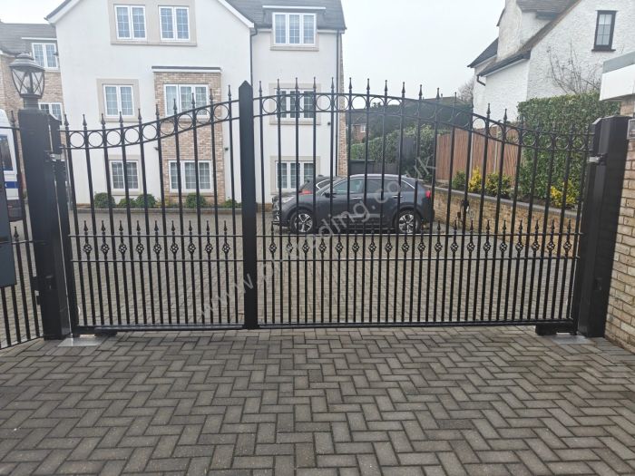 Automatic Gates — bespoke steel metalwork by PL Trading, London