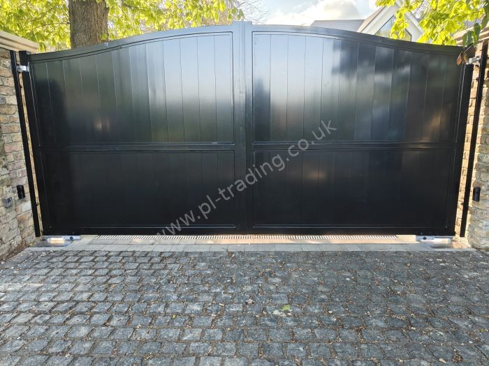 Automatic Gates — bespoke steel metalwork by PL Trading, London