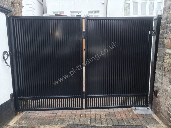 Automatic Gates — bespoke steel metalwork by PL Trading, London